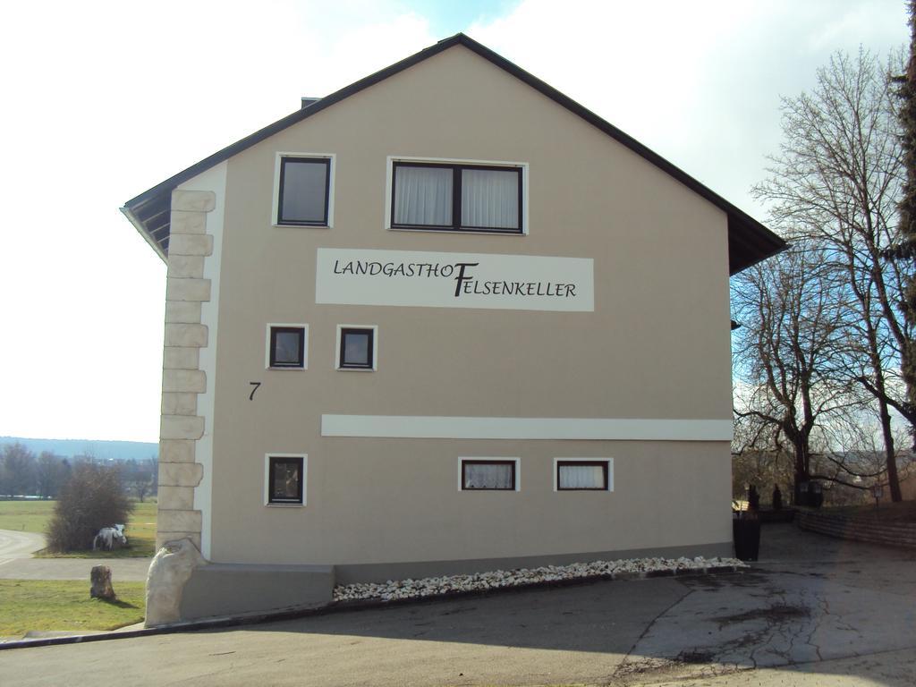 Landgasthof Felsenkeller Dinkelsbuehl Exterior photo