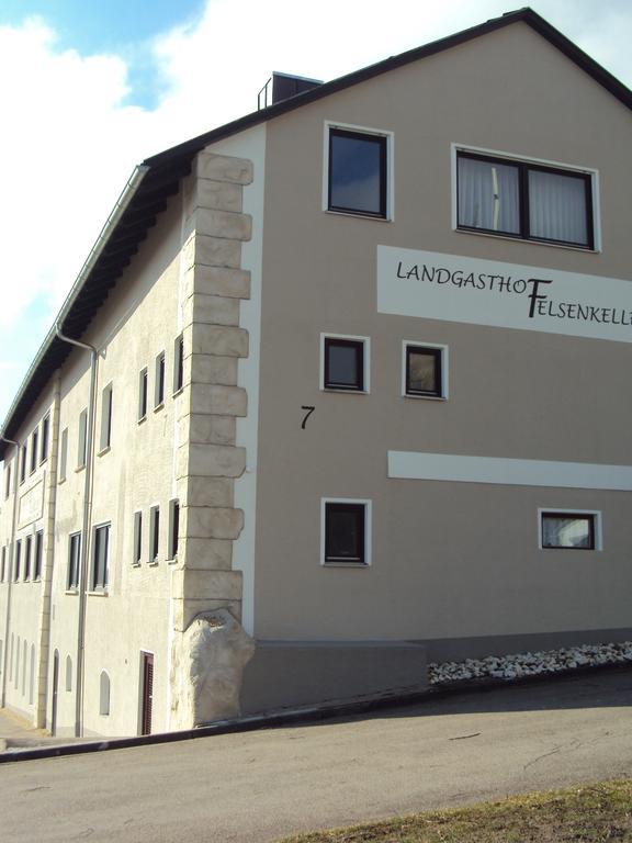 Landgasthof Felsenkeller Dinkelsbuehl Exterior photo