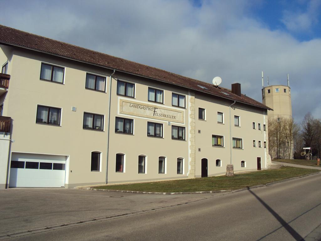Landgasthof Felsenkeller Dinkelsbuehl Exterior photo